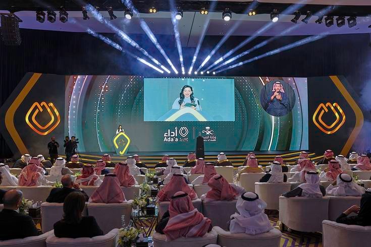 التركيز على الشكل الخارجي للنص أو شكل الصفحة التي يقرأها